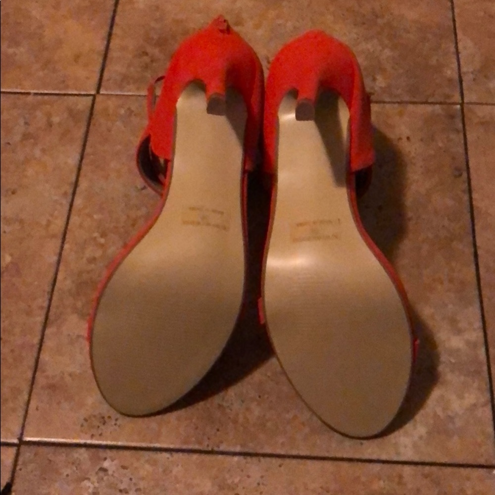 HEELS - Picture 3 of 4